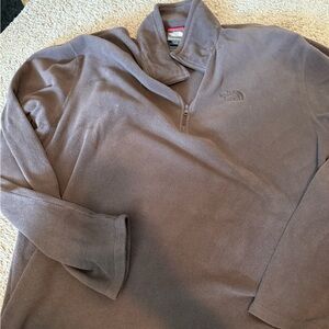 Men’s quarters at Northface size extra large